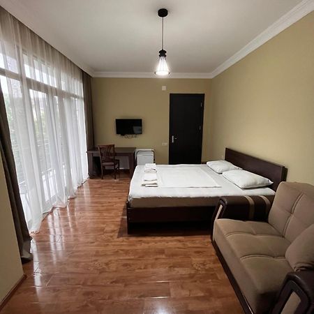 Guest House Madonna Kobuleti Kültér fotó