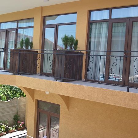 Guest House Madonna Kobuleti Kültér fotó