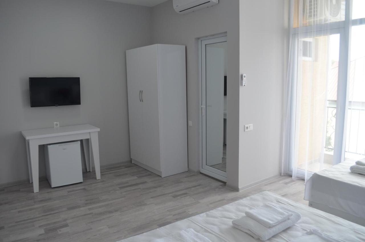 Guest House Madonna Kobuleti Kültér fotó