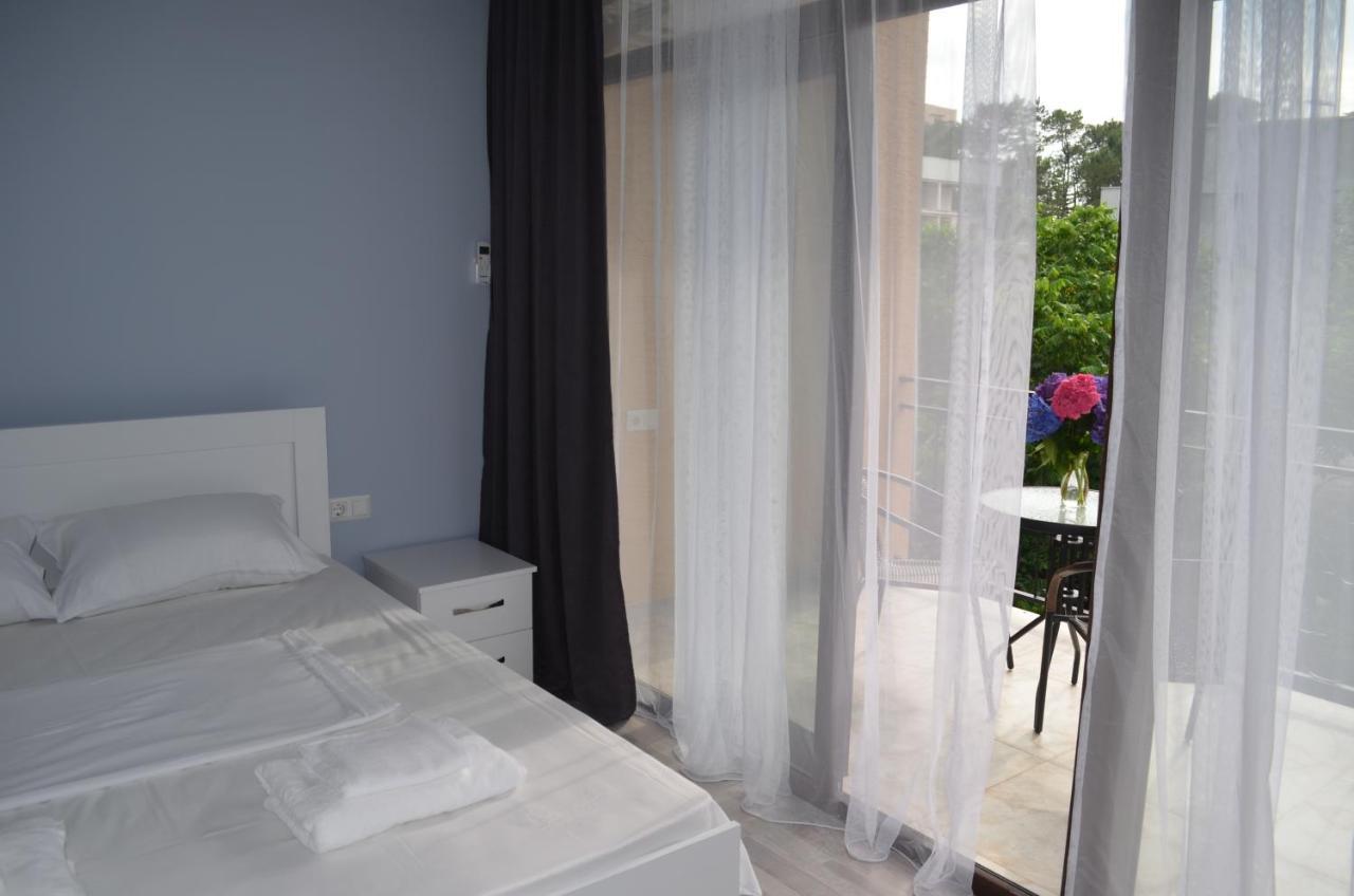 Guest House Madonna Kobuleti Kültér fotó