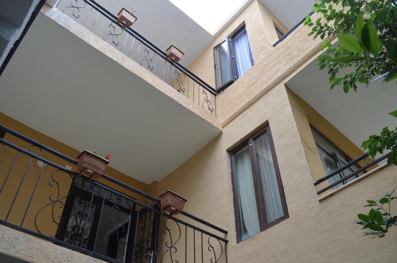 Guest House Madonna Kobuleti Kültér fotó
