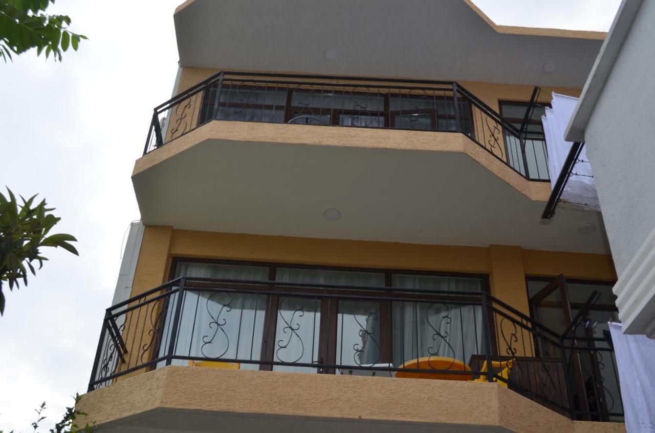 Guest House Madonna Kobuleti Kültér fotó