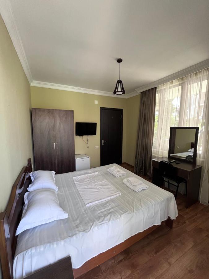 Guest House Madonna Kobuleti Kültér fotó