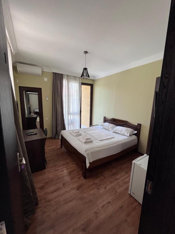 Guest House Madonna Kobuleti Kültér fotó