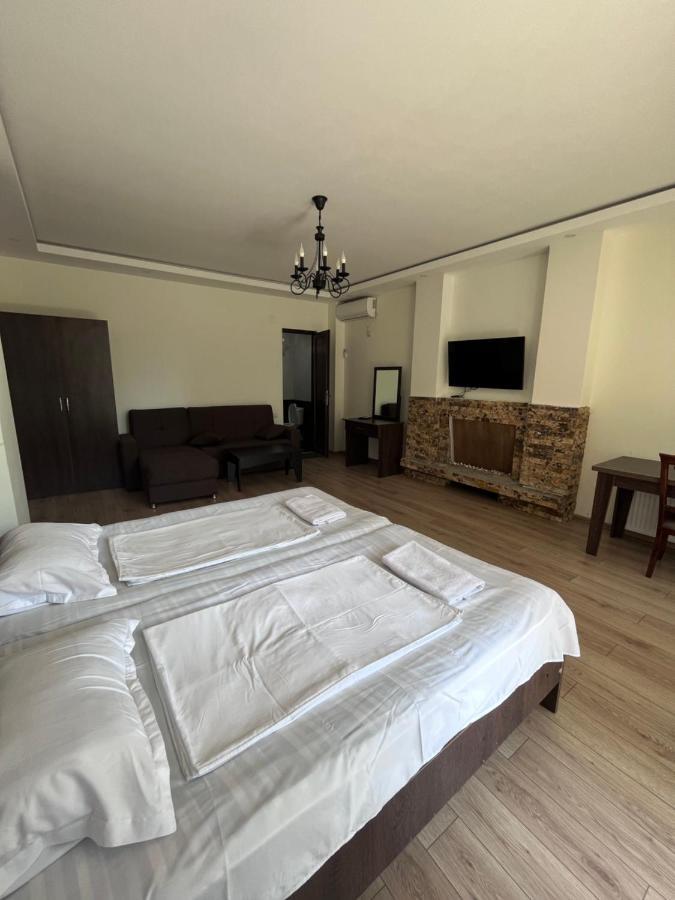 Guest House Madonna Kobuleti Kültér fotó