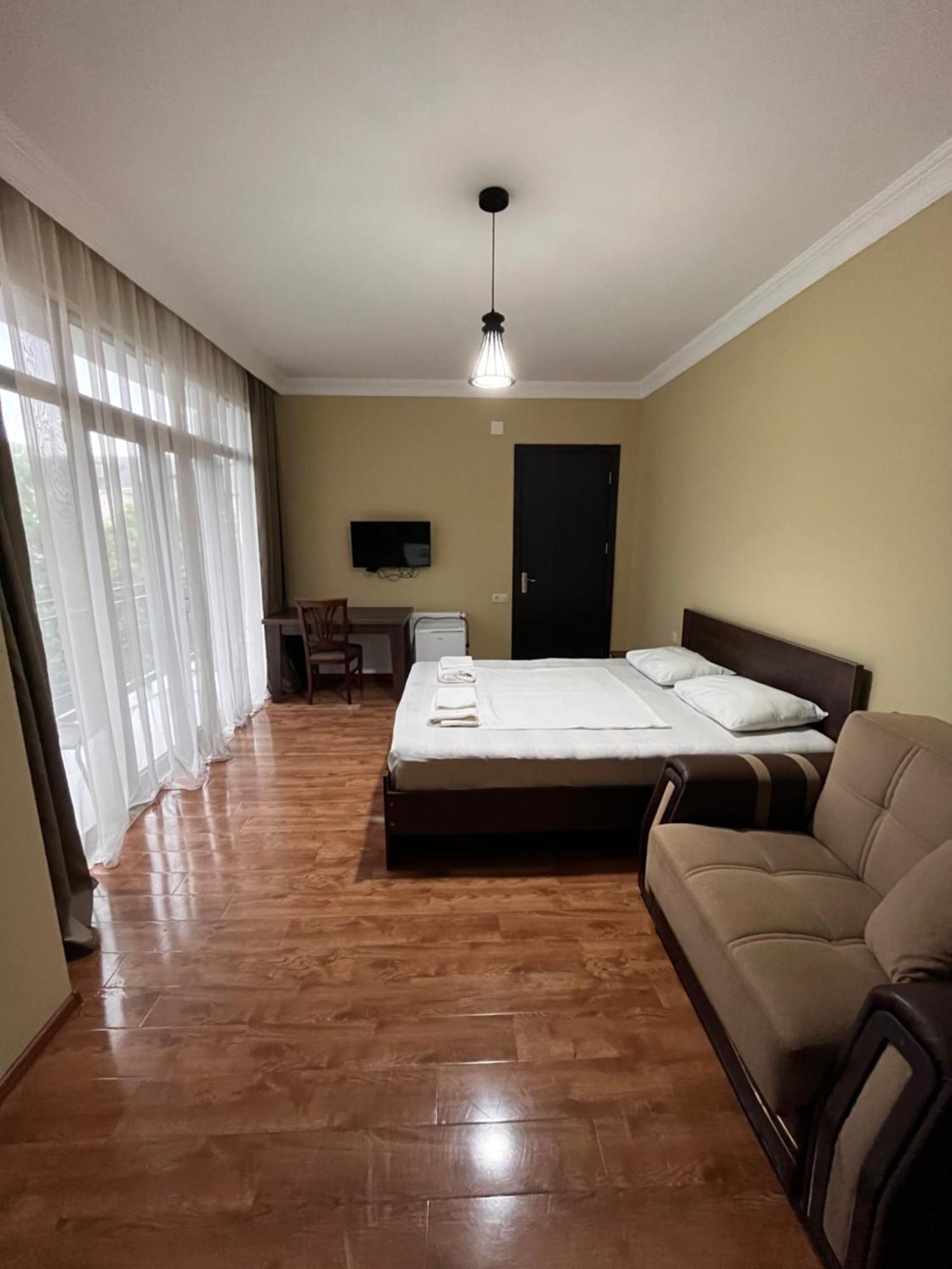 Guest House Madonna Kobuleti Kültér fotó