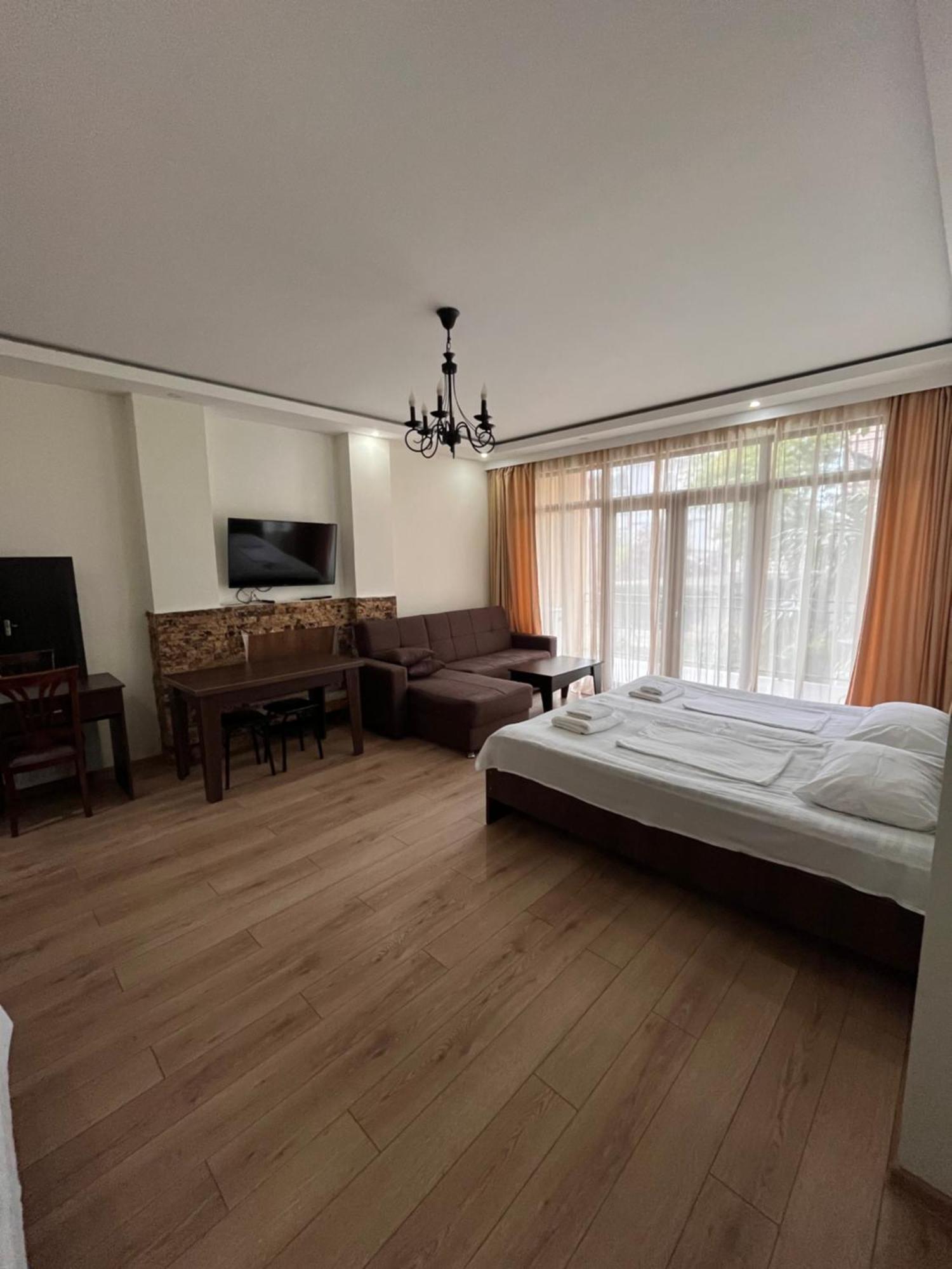 Guest House Madonna Kobuleti Kültér fotó