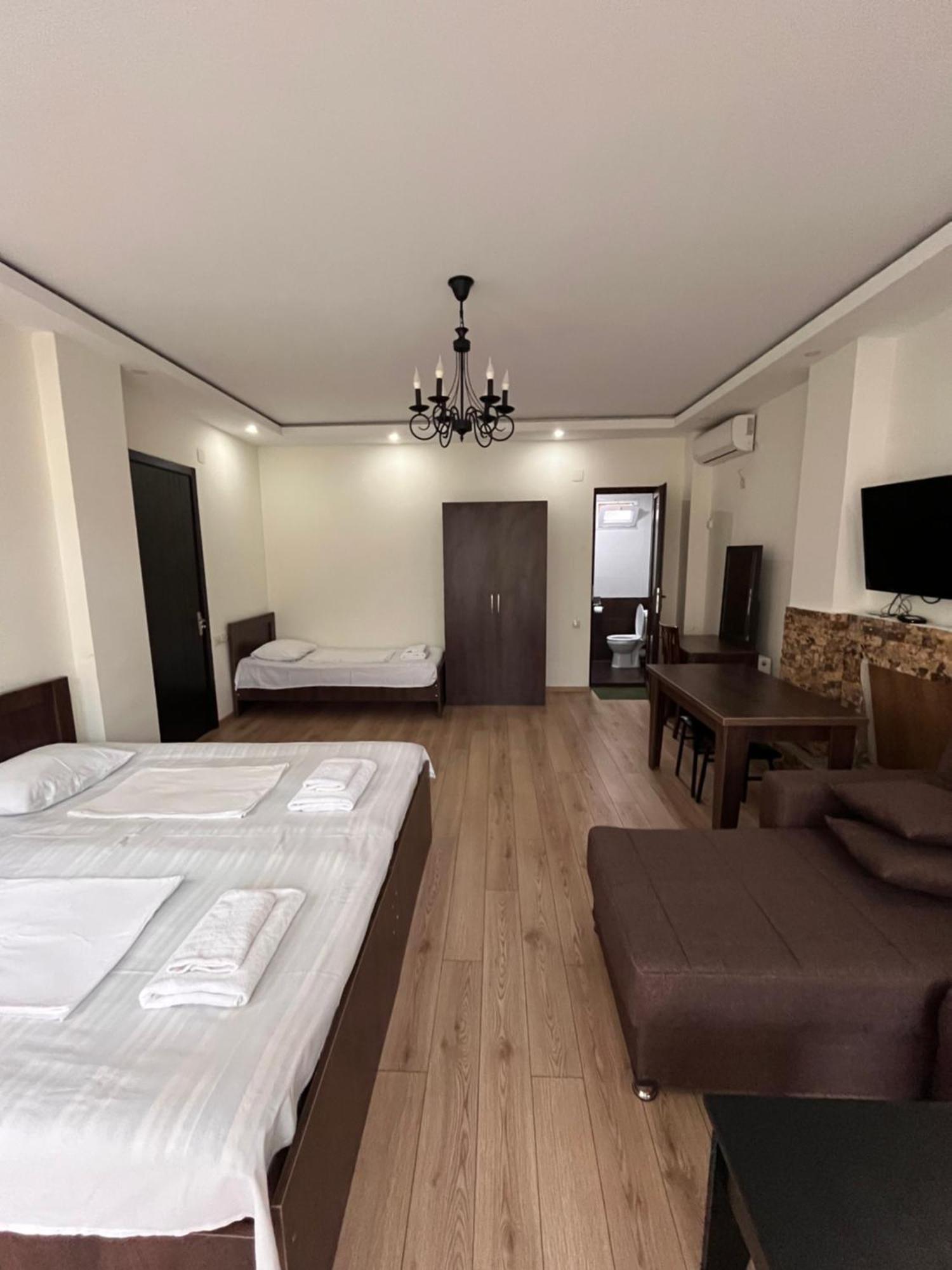 Guest House Madonna Kobuleti Kültér fotó